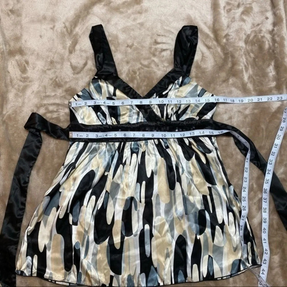 B-Wear V-Neck Abstract Print Sequin Top - Picture 6 of 9